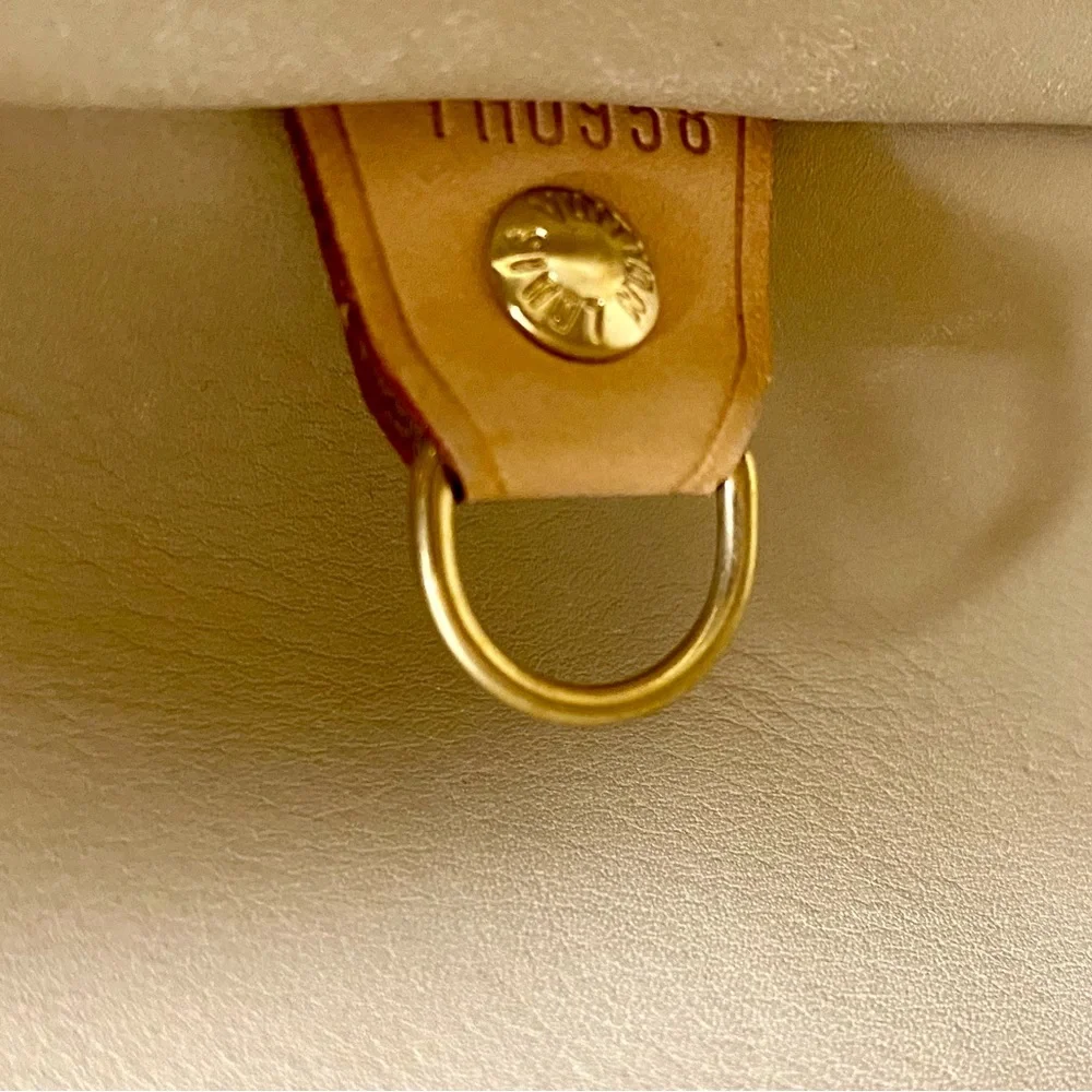 Louis Vuitton Beige Monogram Vernis Leather Houston Bag - Picture 12 of 12